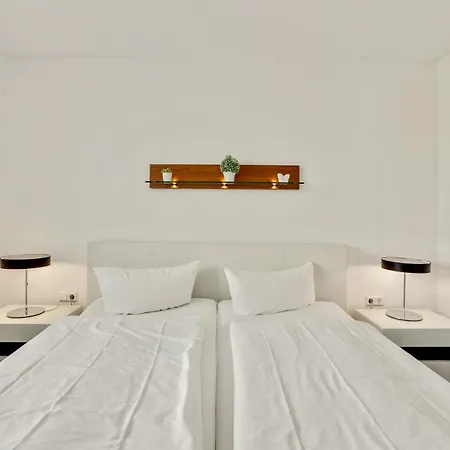 Rebhang Nahe Dem Golfplatz Und Den Thermen アパート バート・ベリンゲン